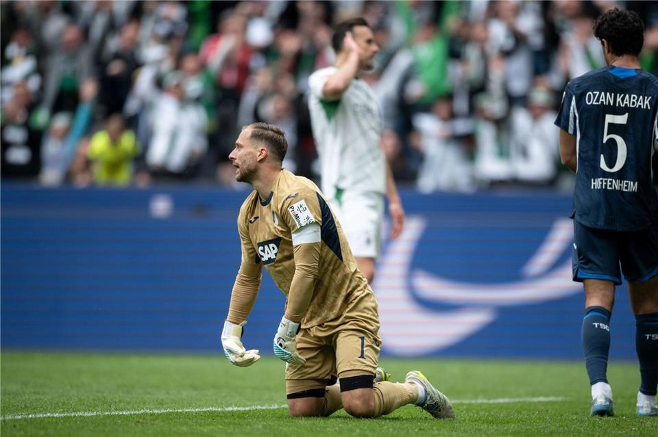 Oliver Baumann hatte einen harten Samstag.Fabian Strauch/dpa