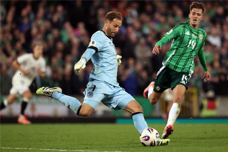 Oliver Baumann zeigte in Belfast eine sehr souveräne Leistung. Liam Mcburney/PA Wire/dpa