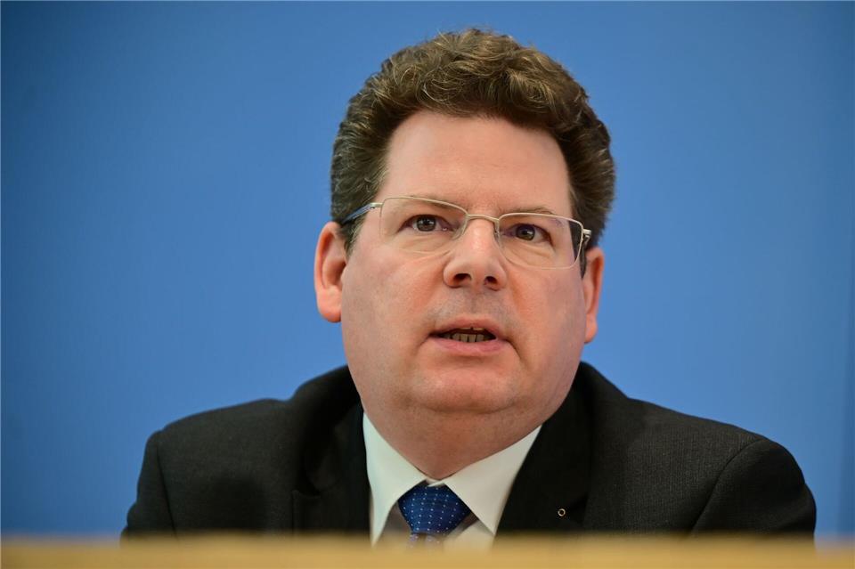 Oliver Holtemöller, stellvertretender Präsident des IWH – Leibniz-Institut für Wirtschaftsforschung Halle, glaubt kaum an positive Effekte des Entlastungspakets der Bundesregierung. (Archivbild)Sebastian Christoph Gollnow/dpa
