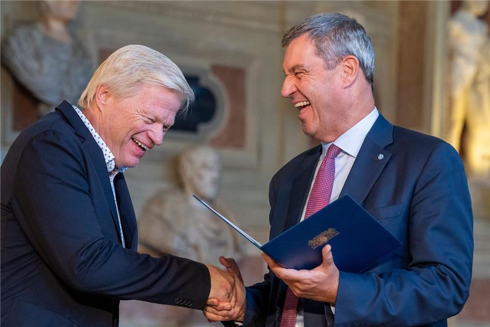 Oliver Kahn (l) beim DFB? Die Idee wird ins Spiel gebracht.Peter Kneffel/dpa