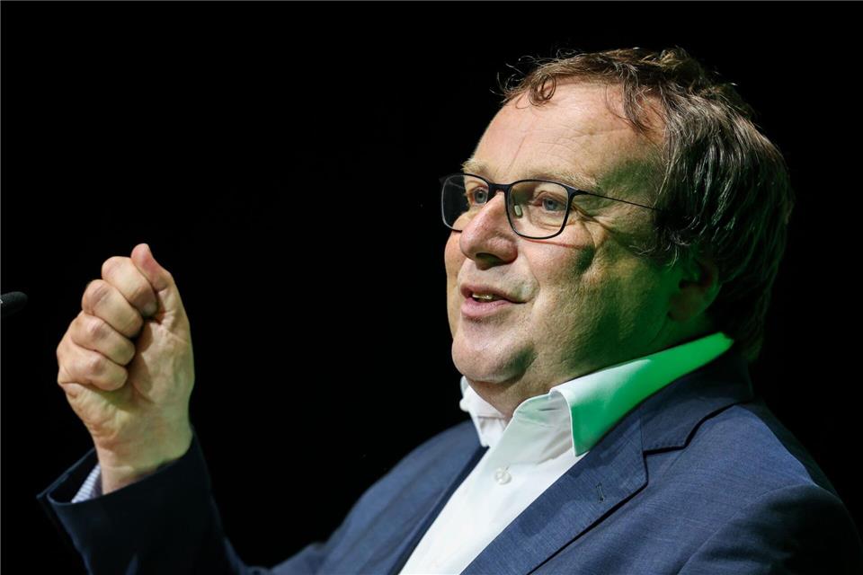 Oliver Krischer will auch gemeinsam mit den anderen Rhein-Bundesländern Rheinland-Pfalz, Hessen und Baden-Württemberg Druck machen.Christoph Reichwein/dpa