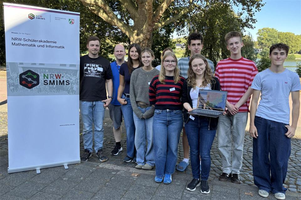 Oliver Sieland (2. von rechts) hat an der Schülerakademie in Münster teilgenommen.