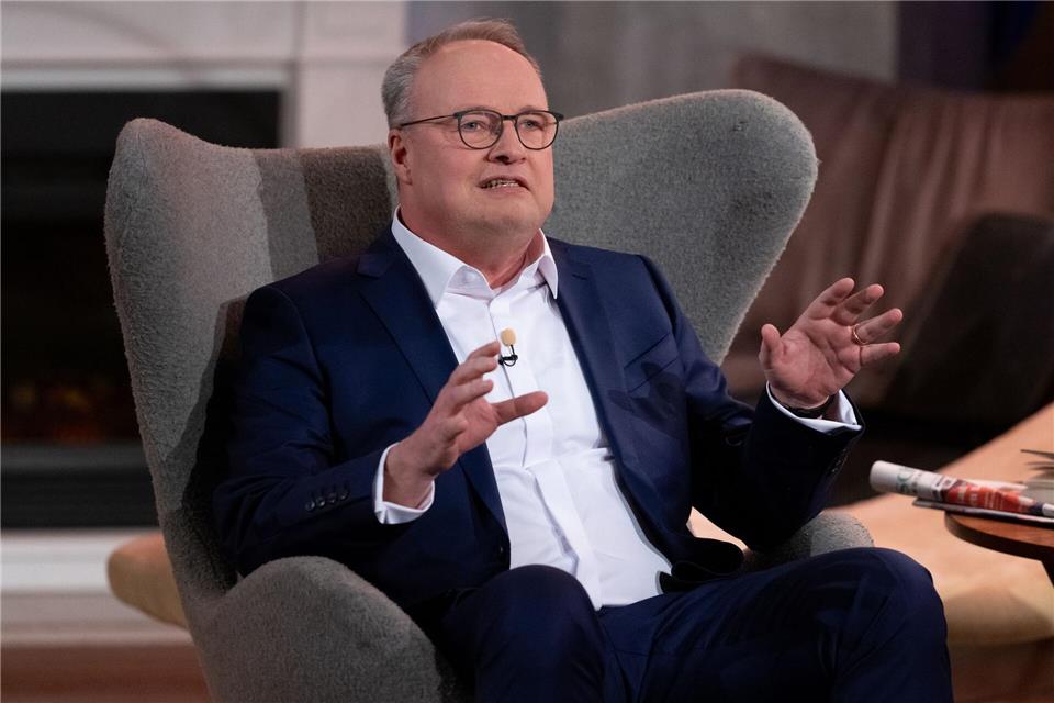 Oliver Welke hat für einen Witz über die Fans von Howard Carpendale Kritik bekommen, auch vom Schlagersänger selbst. (Archivbild)Sven Hoppe/dpa