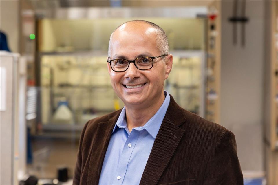 Omar Yaghi ist einer von drei Wissenschaftlern, die den Nobelpreis für Chemie 2025 erhalten.Brittany Hosea-Small/University of California, Berkeley/dpa