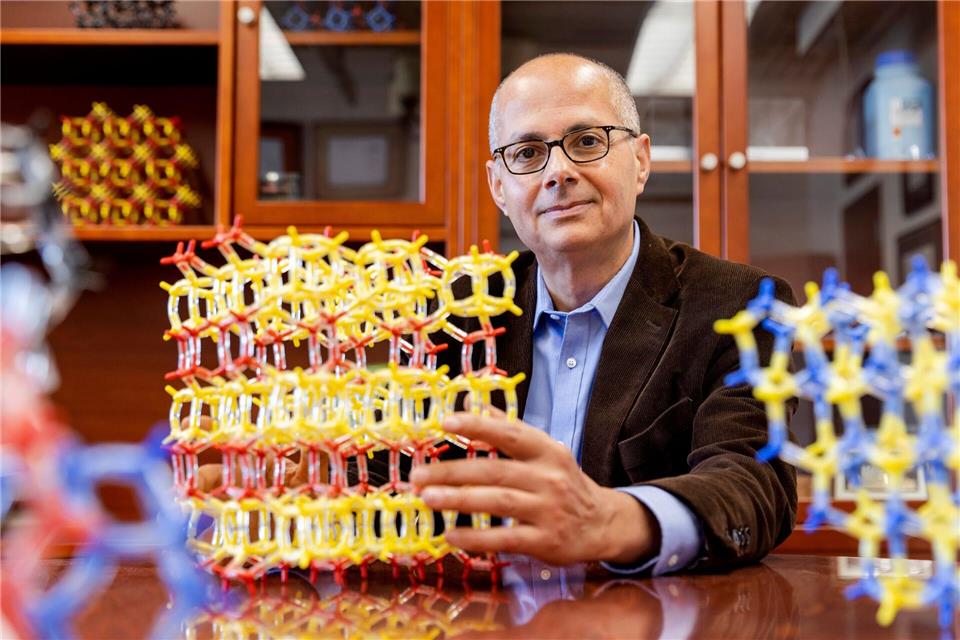 Omar Yaghi wuchs seiner Universität zufolge als Kind palästinensischer Flüchtlinge mit vielen Geschwistern in Amman ohne Elektrizität oder fließendes Wasser auf.Brittany Hosea-Small/University of California, Berkeley/dpa