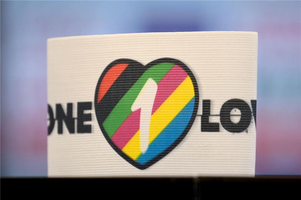 One-Love-Binde aus Katar 2022.Sebastian Gollnow/dpa