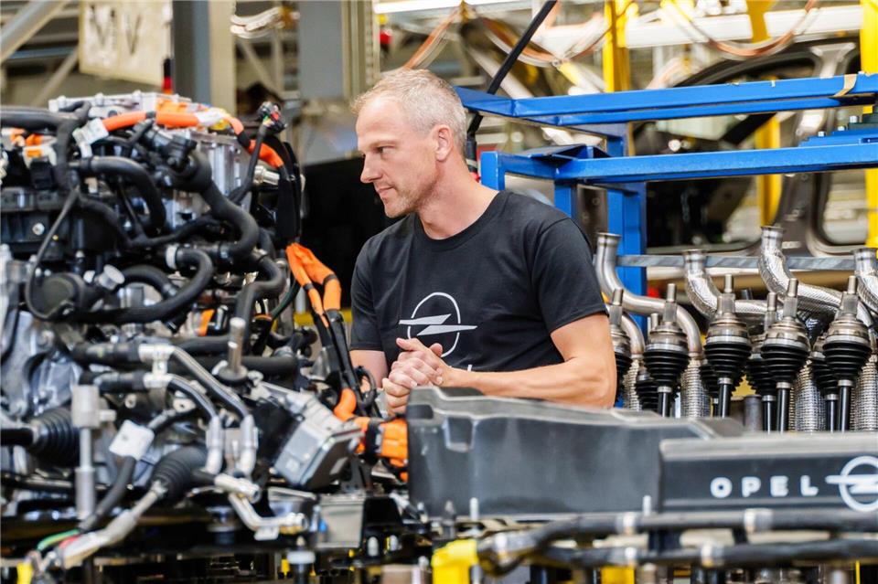 Opel blickt auf eine lange Tradition im Fahrzeugbau zurück.Andreas Arnold/dpa