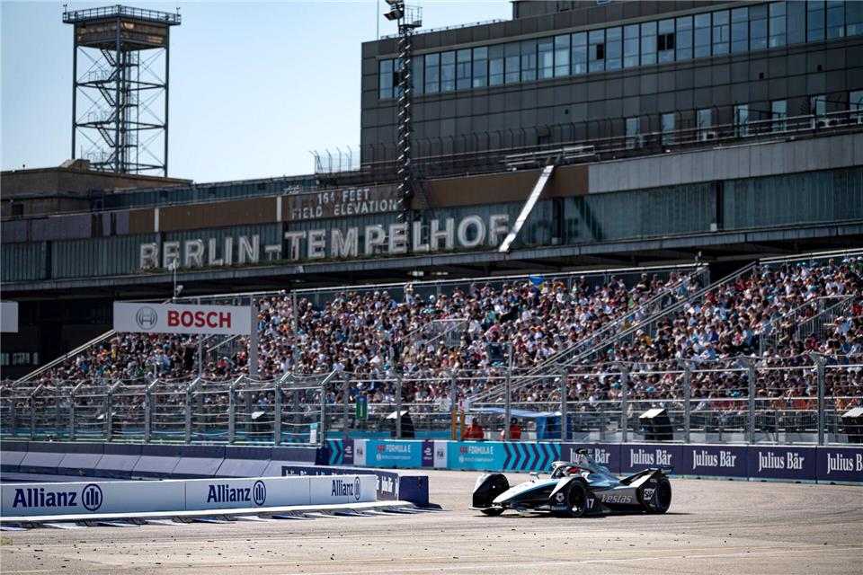 Opel wird im kommenden Jahr auch in Berlin an den Start gehen. (Archivbild)Fabian Sommer/dpa