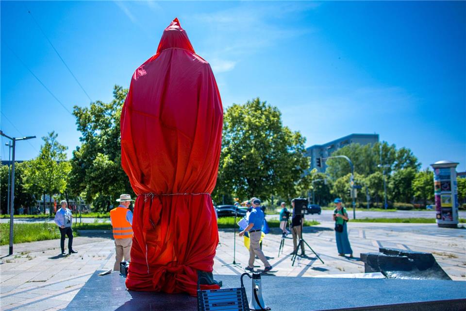 Opferverbände sehen das Lenin-Denkmal kritisch. (Archivbild)Jens Büttner/dpa