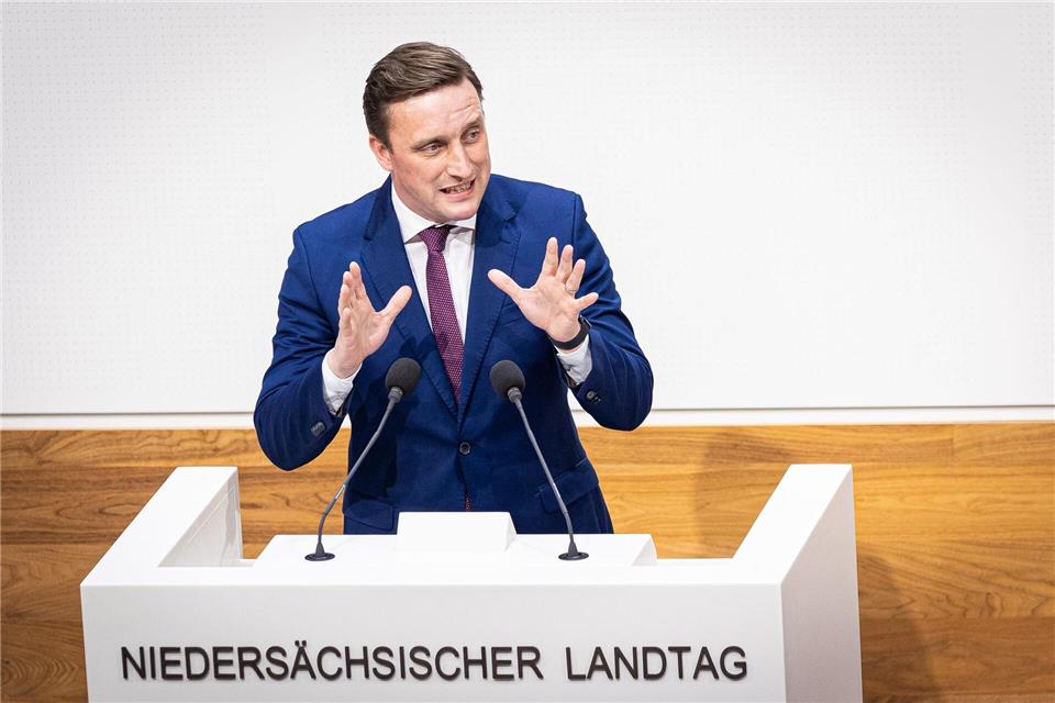 Oppositionsführer Sebastian Lechner von der CDU übte scharfe Kritik an Rot-Grün. (Archivbild)Moritz Frankenberg/dpa