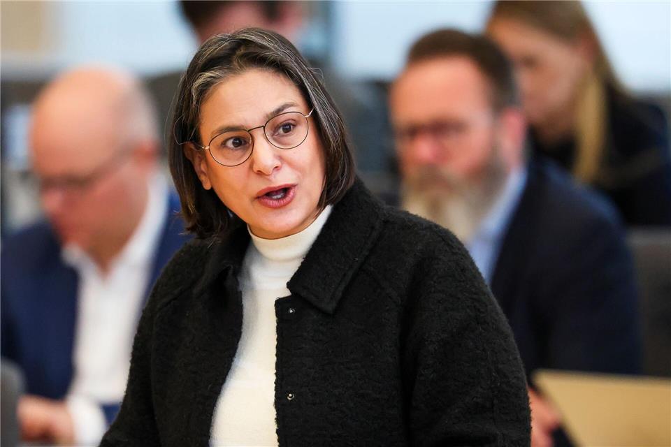 Oppositionsführerin Midyatli wirft Regierung schwere Fehler in der Bildungspolitik vor. (Archivbild)Frank Molter/dpa