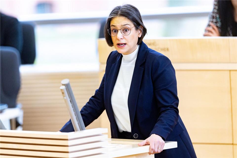 Oppositionsführerin Serpil Midyatli (SPD) sieht mehrere Schwachpunkte beim Haushaltskurs von Schwarz-Grün.Axel Heimken/dpa