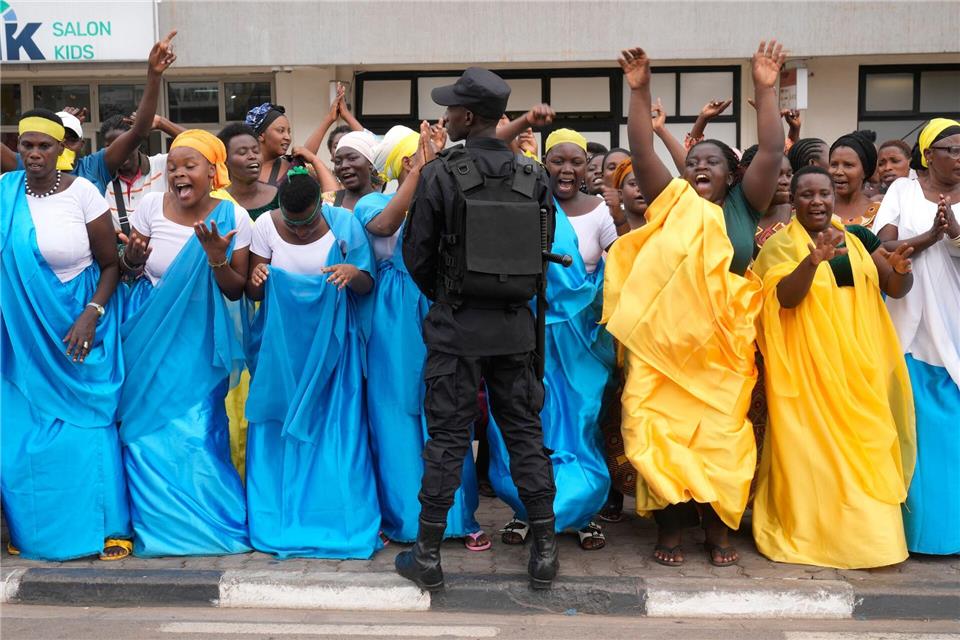 Ordentlich für Stimmung sorgen diese weiblichen Fans bei der Rad-WM in Ruanda.Jerome Delay/AP/dpa