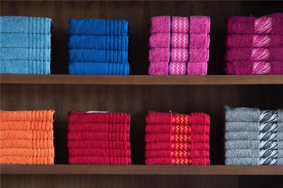 Ordnungszwänge drehen sich oft um Symmetrie und Perfektion: Betroffene verspüren enorme innere Anspannung oder befürchten sogar ein Unglück, sollten etwa Handtücher nicht perfekt gefaltet sein.Sebastian Kahnert/dpa/dpa-tmn