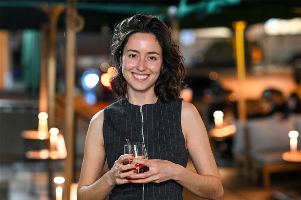 Organisatorin Medea Sisti hofft, dass die Bars durch die Aktionswoche neue Kunden gewinnem.Jens Kalaene/dpa