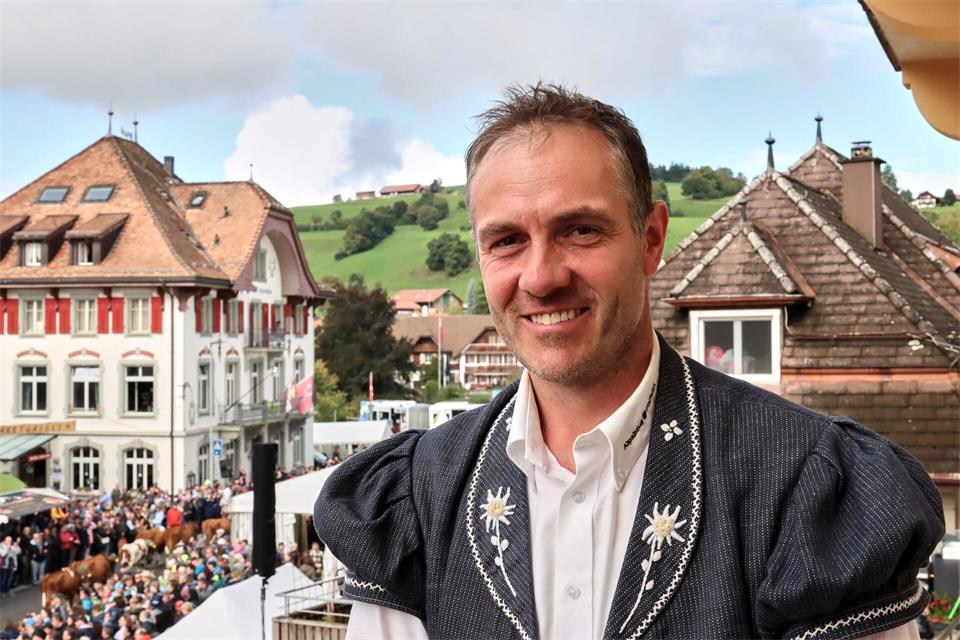 Organisiert den Alpabzug seit Jahren: Christoph Overney, selbst Landwirt.Verena Wolff/dpa-tmn
