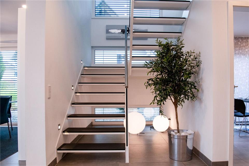 Orientierungslichter helfen, Teppichkanten oder Stufen auch dann zu erkennen, wenn es recht dunkel ist.picture alliance / dpa Themendienst