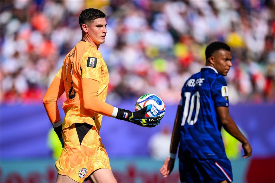 Orlando Gill (l) und Kylian Mbappé werden wohl keine Freunde mehr. Tom Weller/dpa