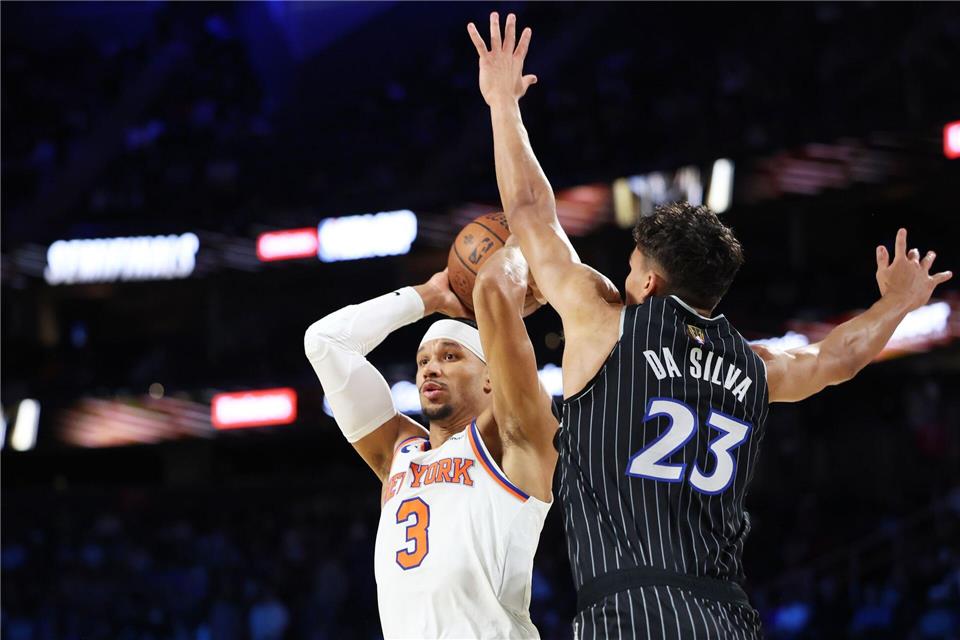 Orlandos Tristan da Silva (l) wehrte sich vergeblich gegen Josh Hart und die Knicks.Ronda Churchill/AP/dpa