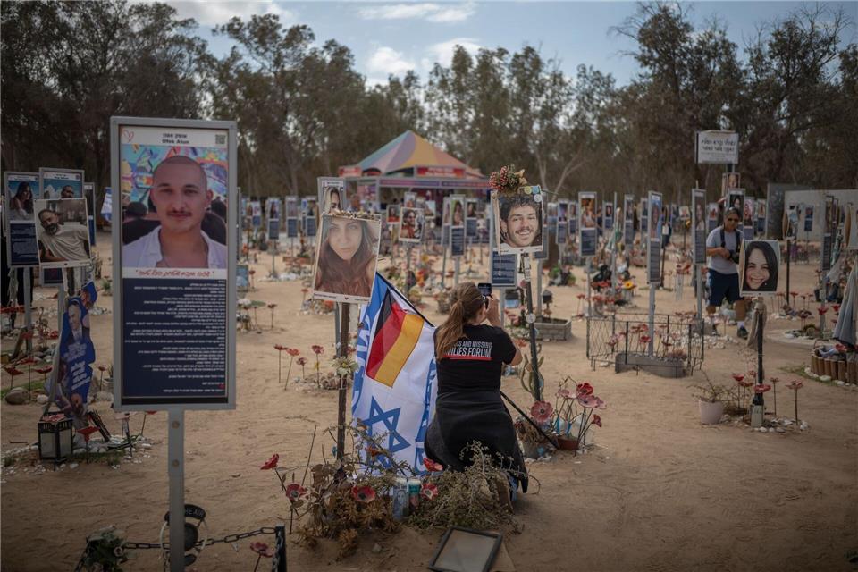 Ort der Trauer und des Gedenkens - das Nova-Festivalgelände in Re’im, zwei Jahre nach dem Anschlag der Hamas am 7. Oktober.Ilia Yefimovich/dpa