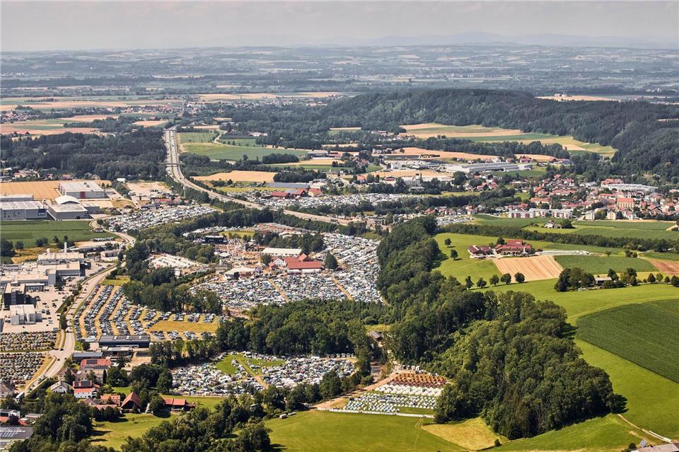 Ort im Innkreis ist der Austragungsort des „Woodstock der Blasmusik“. Die deutsche Grenze ist nicht weit.Klaus Mittermay/Woodstock der Blasmusik/dpa-tmn