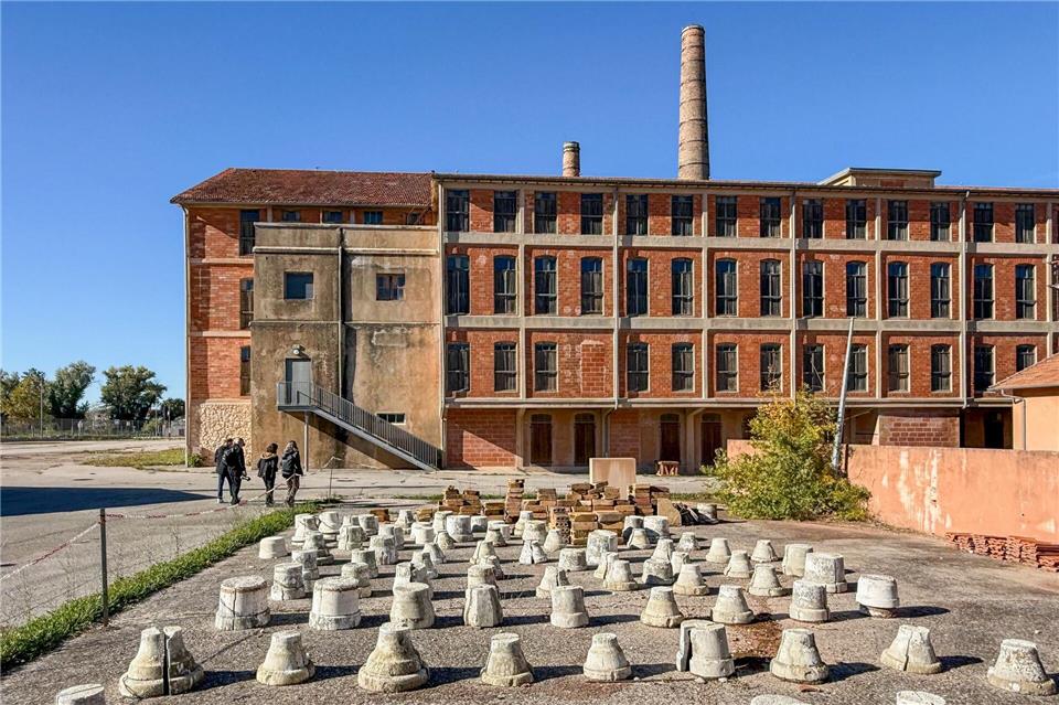 Ort mit dunkler Vergangenheit: Die Ziegelfabrik in Les Milles war zunächst Internierungslager. 1942 wurde sie zum Deportationslager.Ralf Johnen/dpa-tmn