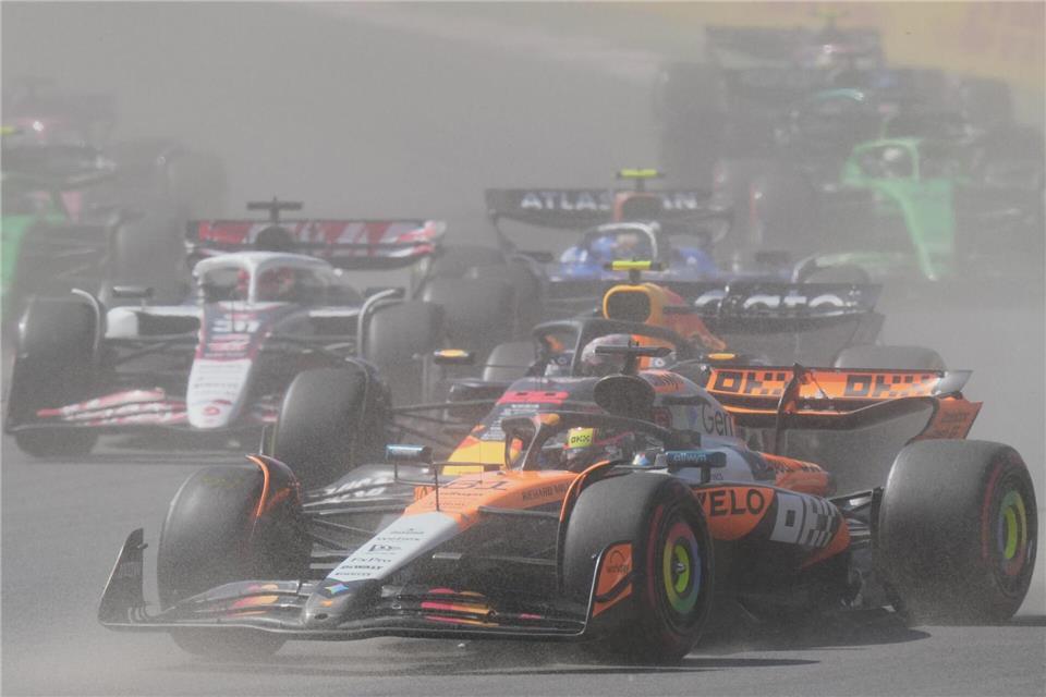 WM-Dreikampf spitzt sich zu: Norris-Sieg vor Verstappen  Oscar Piastri musste kämpfen.Fernando Llano/AP/dpa