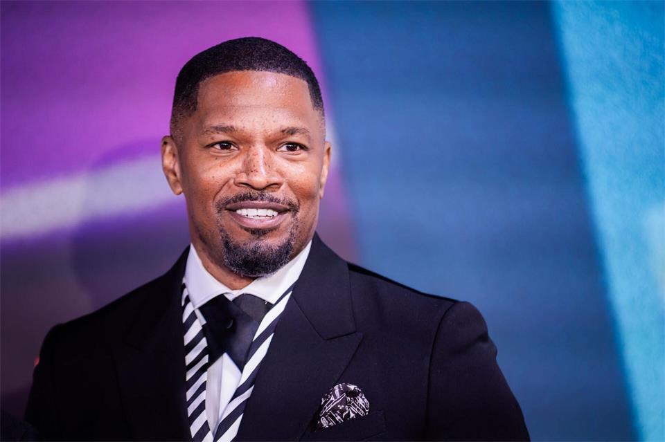 Oscar-Preisträger Jamie Foxx macht Scherze darüber, dass er mit 58 Jahren noch einmal ein Kind erwartet. (Archivbild) Christoph Soeder/dpa