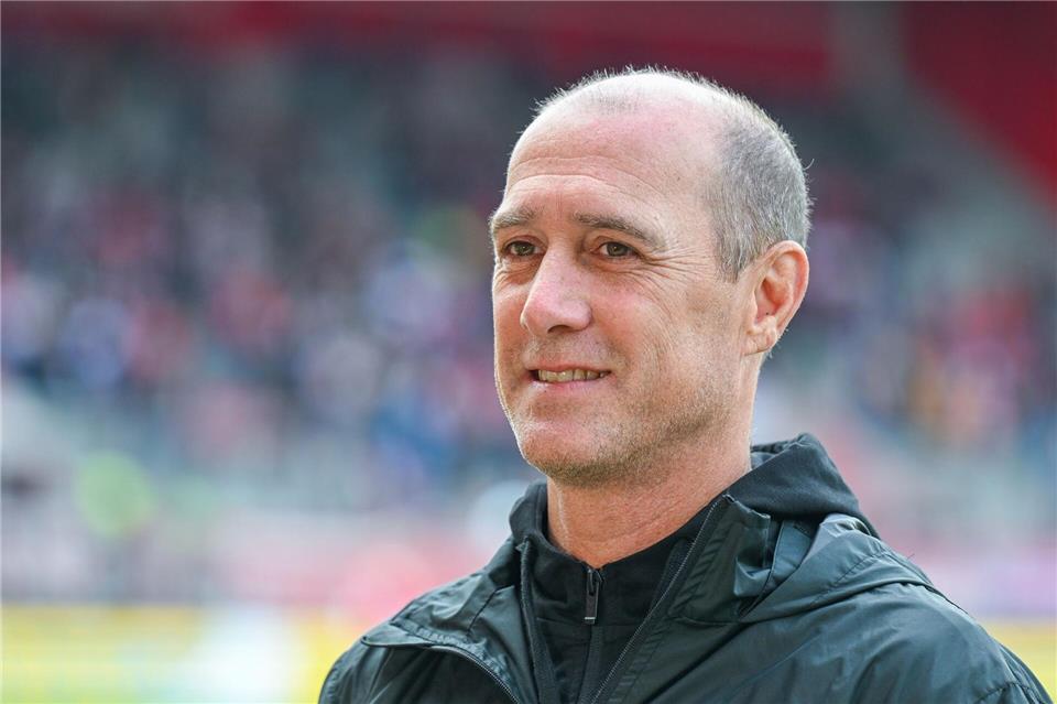 Osnabrücks Sportdirektor Joe Enochs freut sich über den nächsten Neuzugang. (Archivbild)Armin Weigel/dpa
