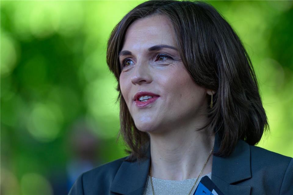 Ostbeauftragte Elisabeth Kaiser: „35 Jahre nach der Deutschen Einheit haben wir immer noch verkrustete Vermögensverhältnisse in Deutschland.“Patrick Pleul/dpa