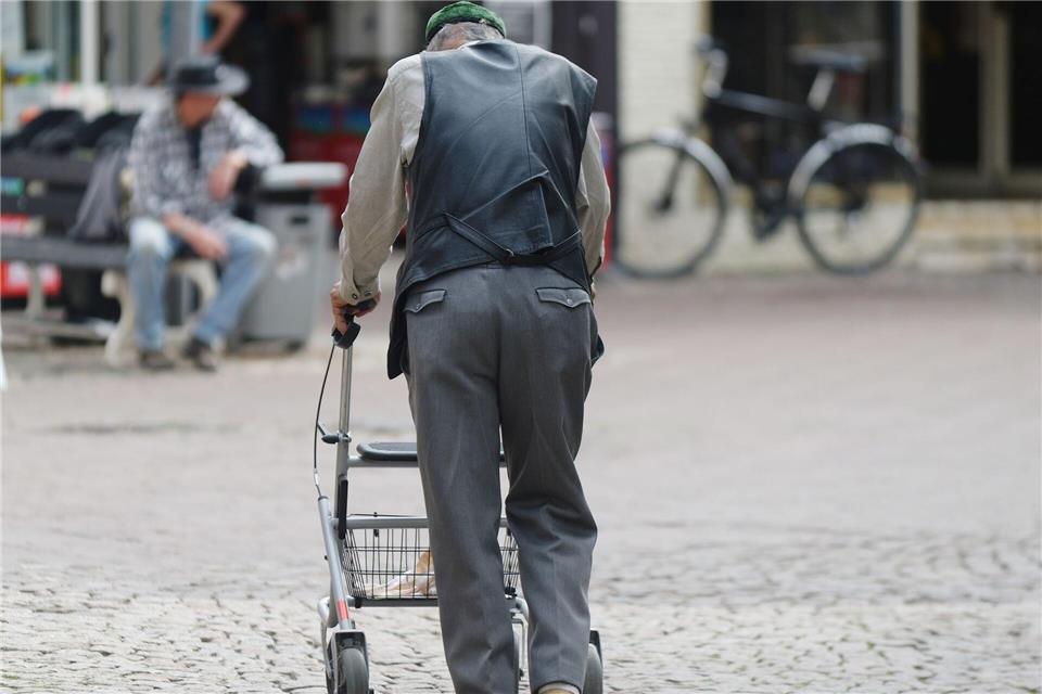 Osteoporose ist eine Volkskrankheit - doch laut AOK sinkt die Zahl der Betroffenen in Niedersachsen. (Symbolbild)Swen Pförtner/dpa