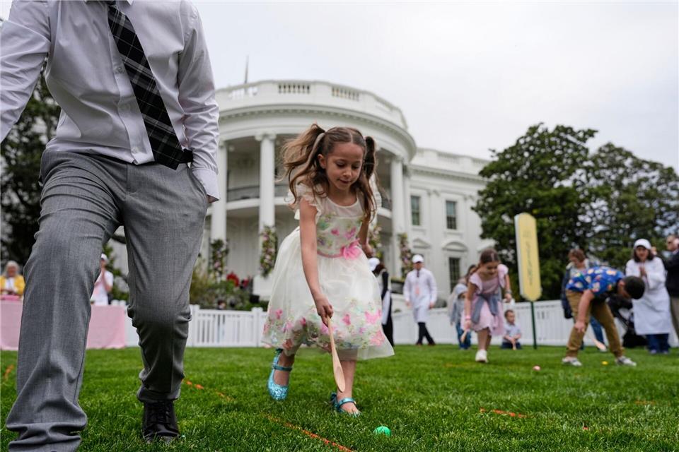 Ostereier rollen im Garten des Weißen Hauses.Alex Brandon/AP/dpa