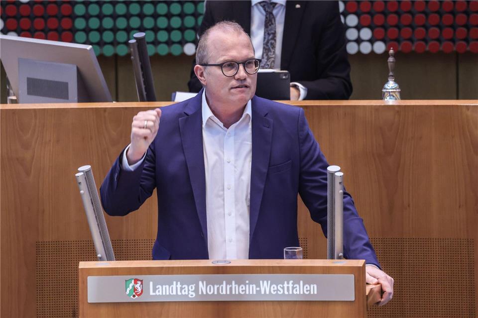 Ott kritisierte, dass Ministerpräsident Hendrik Wüst (CDU) nicht das Wort ergriff. (Archivbild) Oliver Berg/dpa