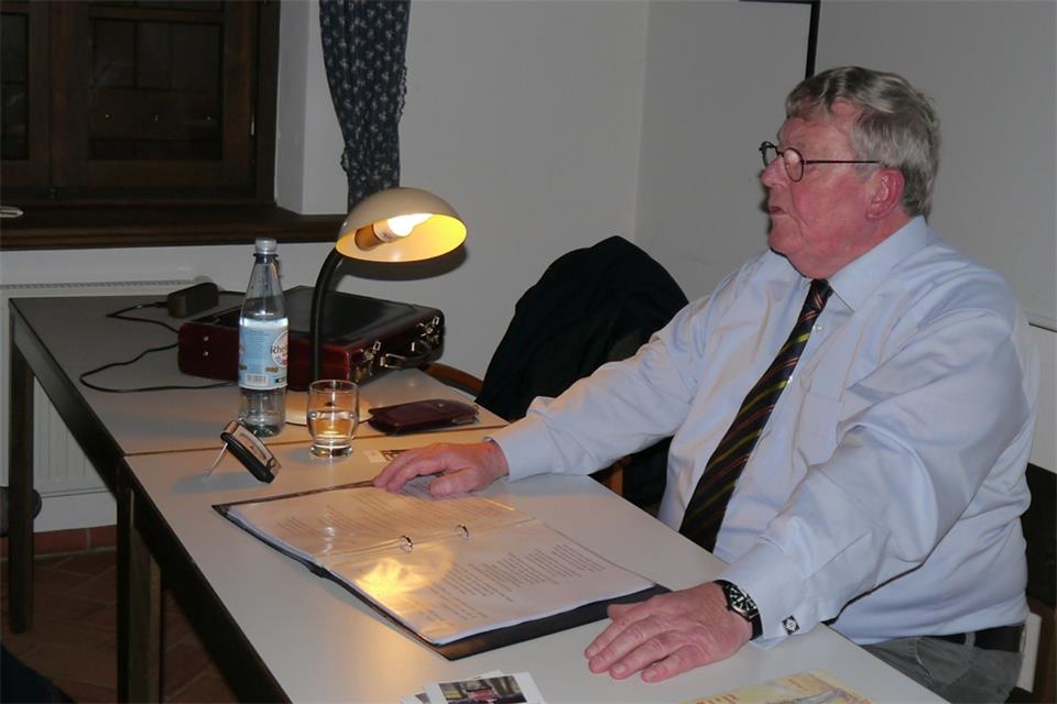 Otto Pötter hat auf Einladung des Heimatvereins vorgelesen.