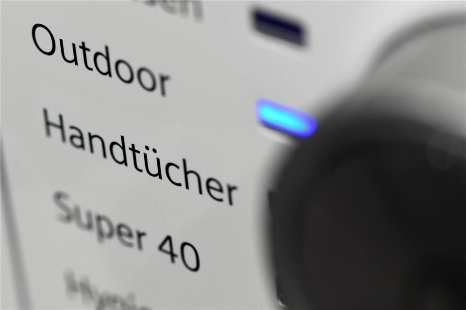 Outdoor-Stücke besser einmal öfter waschen. Denn Schweißrückstände schaden dem Material. Andrea Warnecke/dpa-tmn