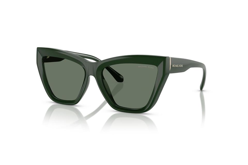 Oversize-Sonnenbrillen mit dunklen Acetat-Rahmen, wie von Michael Kors für 131 Euro, setzen 2025 elegante Akzente und verleihen dem Look eine klassische Note.Michael Kors/Apollo/dpa-tmn