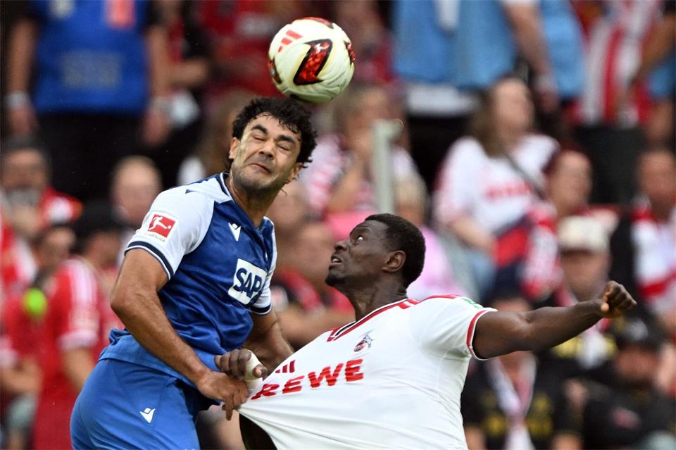 Ozan Kabak ging trotz eines Treffers als Verlierer mit der TSG Hoffenheim vom Platz.Federico Gambarini/dpa