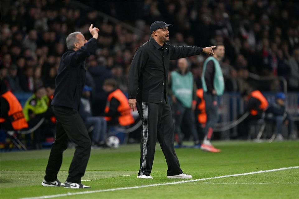 PSG-Coach Luis Enrique (l) und Bayern-Trainer Vincent Kompany in Aktion am Spielfeldrand.Federico Gambarini/dpa