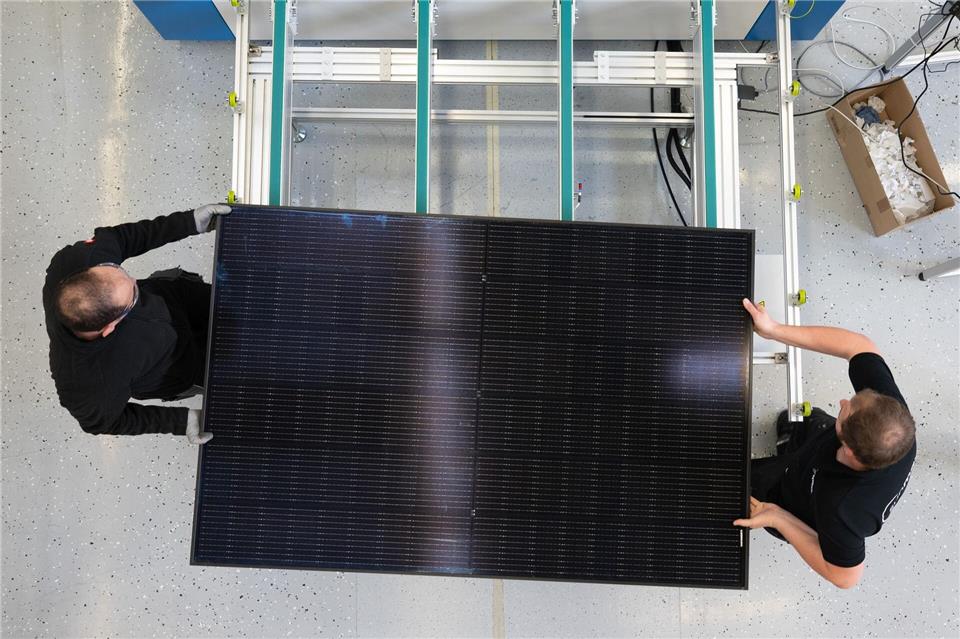 PVT-Module sind eine Mischung aus Photovoltaik- und Solarthermie-Modulen.picture alliance/dpa