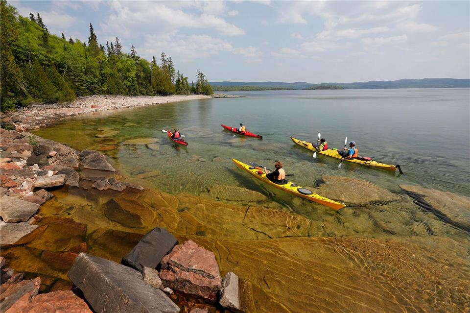 Paddeln bei Rossport: Schnell stellt das Gefühl ein, die Zivilisation hinter sich gelassen zu haben.Tourism Thunder Bay/dpa-tmn