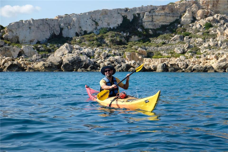 Paddelt dort, wo schon die Römer mit ihren Galeeren ankerten: Alwyn Bromhead, der Kajaktouren anbietet.Florian Sanktjohanser/dpa-tmn