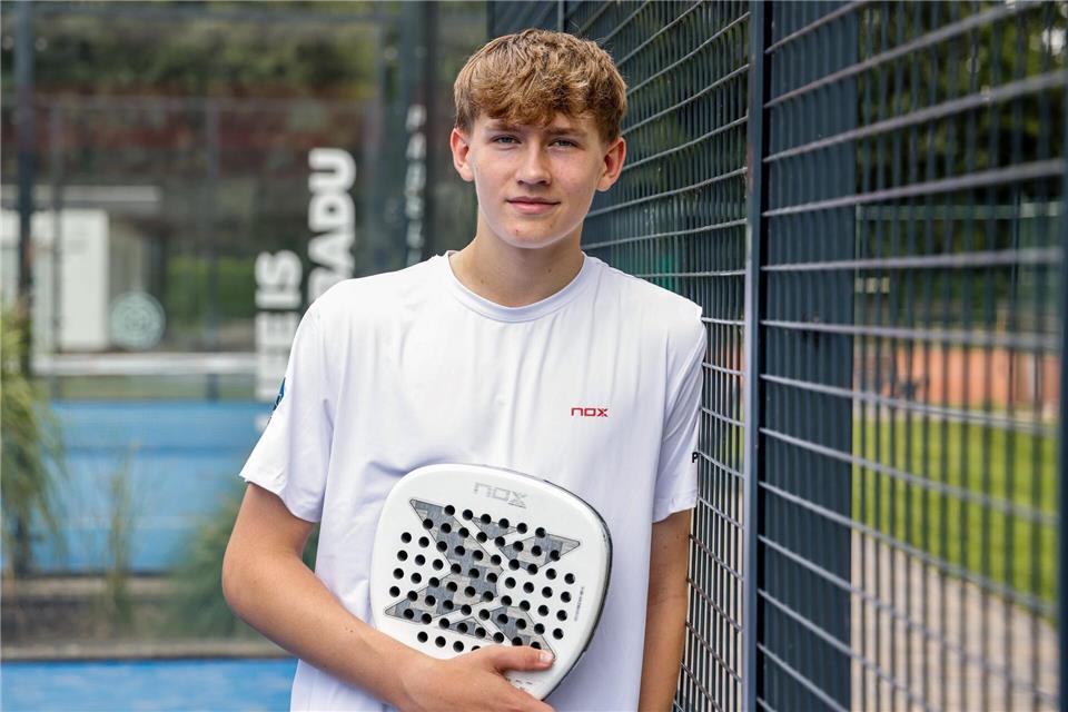 Padel-Spieler Jonas Trümpler träumt davon, Padel-Profi zu werden. Focke Strangmann/dpa