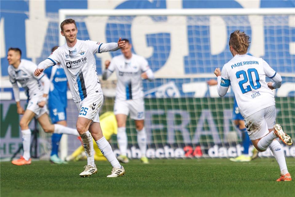 Paderborn jubelt über das 1:0. Andreas Gora/dpa