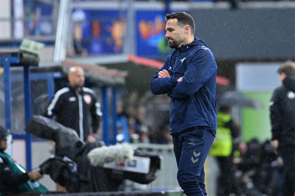 Paderborns Trainer Ralf Kettemann konnte mit der Leistung seines Teams nicht zufrieden sein.Swen Pförtner/dpa