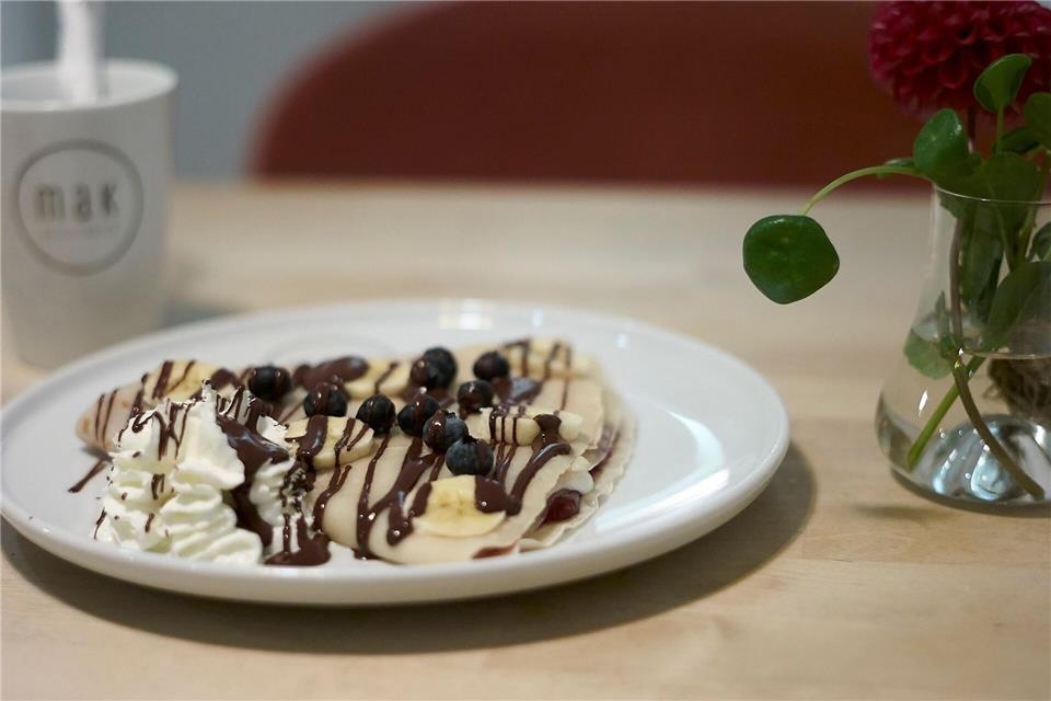 Palacinky sind dünne Pfannkuchen, die es in süßen oder herzhaften Varianten gibt.Michael Heitmann/dpa-tmn