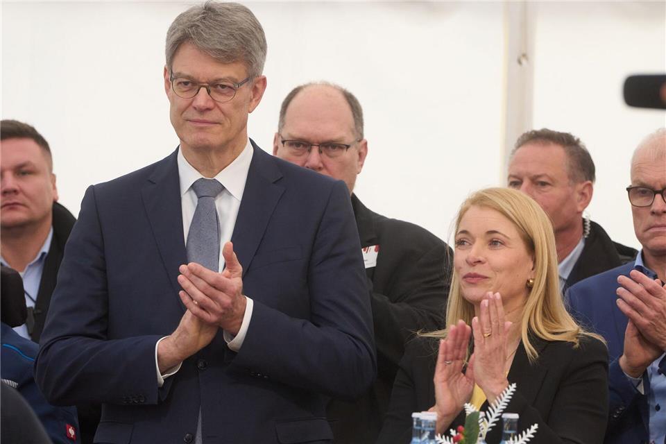 Pallas Berufung an die Konzernspitze war Teil der neuen Bahnstrategie von Bundesverkehrsminister Patrick Schnieder (CDU, l.). (Archivbild)Thomas Frey/dpa