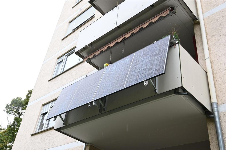 Paneel-Power: Solarenergie aus dem Balkonkraftwerk muss in der Regel gestattet werden.Bernd Weißbrod/dpa