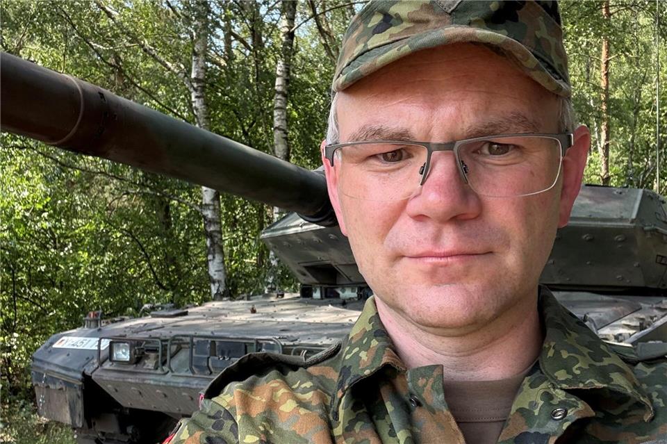 Panzer statt Parlament: Der rheinland-pfälzische SPD-Abgeordnete Martin Haller war nun eine Woche bei Bundeswehr.Martin Haller/SPD/dpa