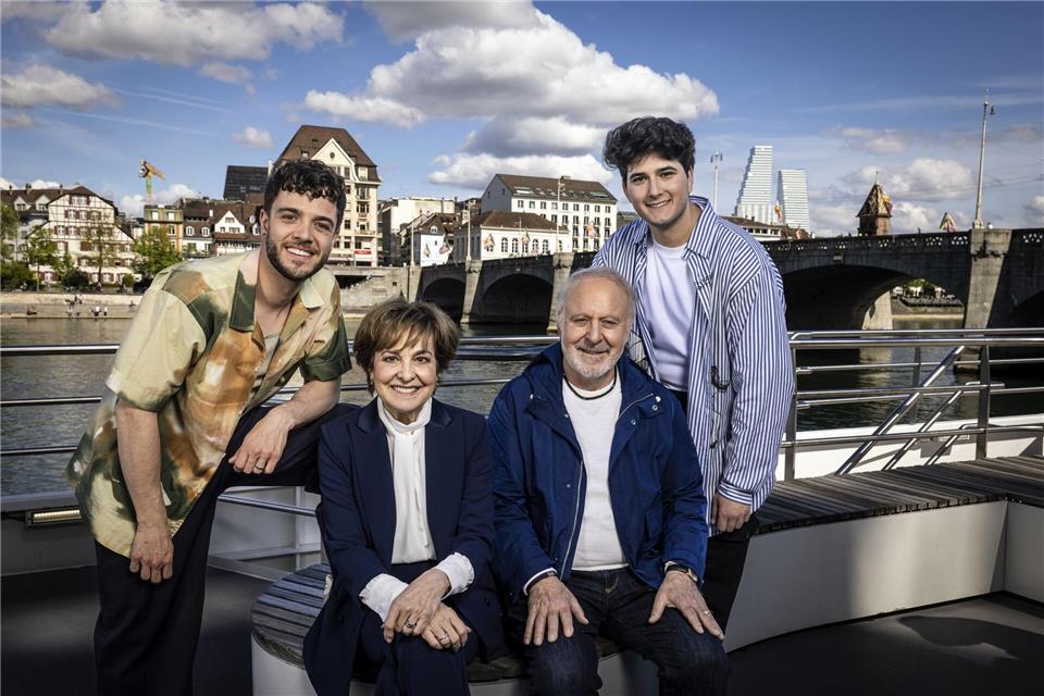 Paola (2.v.l.) und Luca Hänni (l) sind beim ESC 2025 mit von der Partie.Michael Buholzer/KEYSTONE/dpa