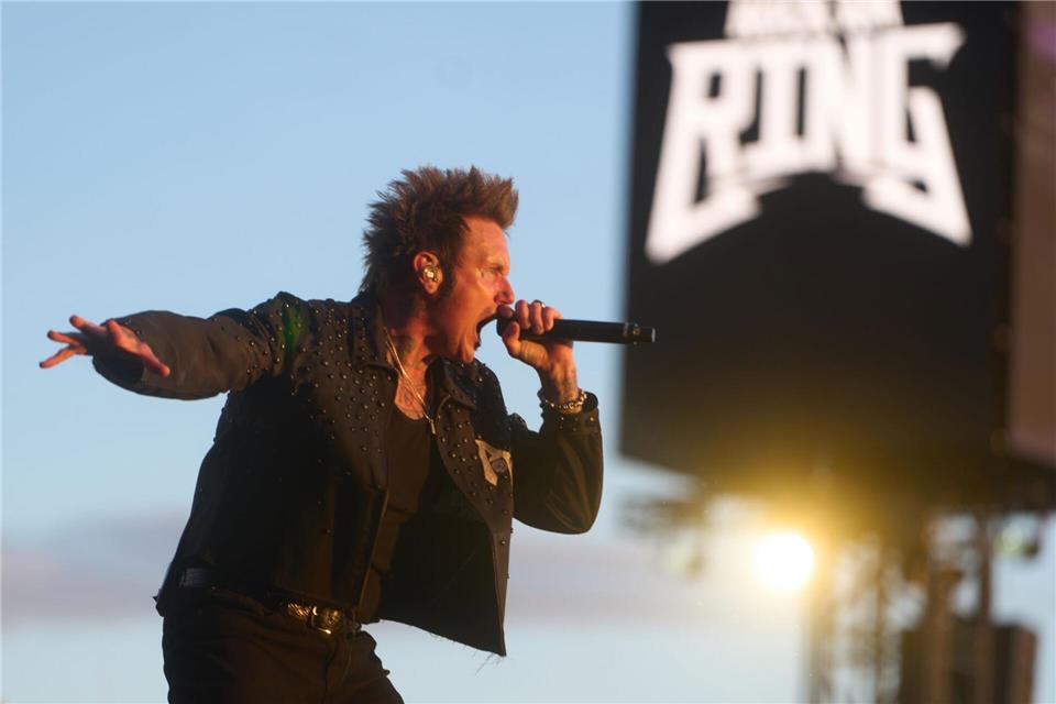 Papa Roach trat im goldenen Licht des Sonnenuntergangs auf. Thomas Frey/dpa